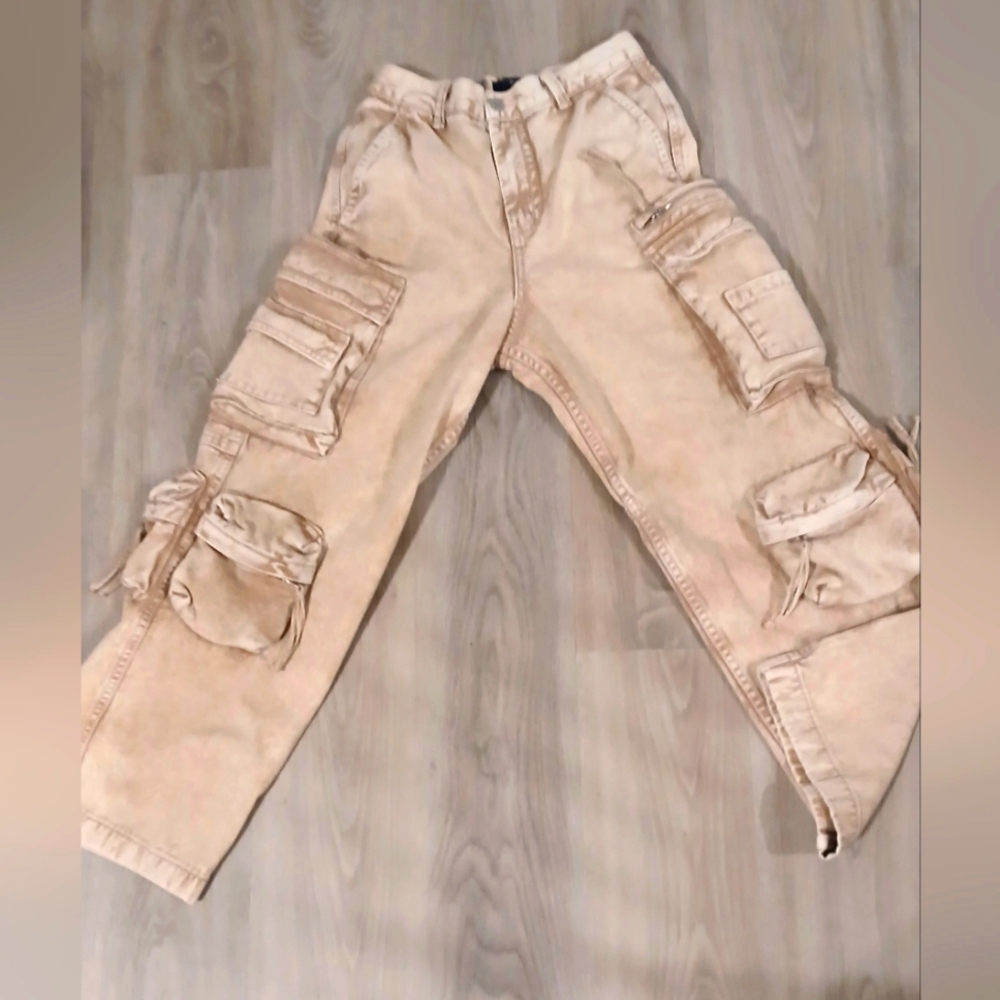 Beige Cargo Pants with Multiple Pockets Waist 28" Length 40" Inseam 29"